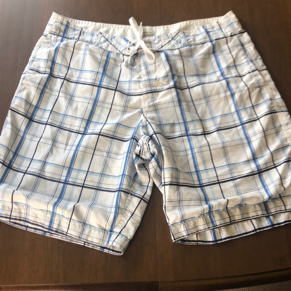 Old Navy Men’s L Blue/White Plaid Board Short